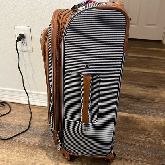 Jessica Simpson Navy Blue Stripped Luggage- Local pick up ONLY! - Picture 2 of 7